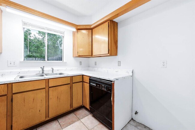 Building Photo - 9303 Kingsflower Cir