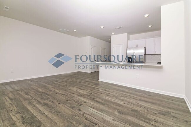 Building Photo - Townhome | Back Patio | Single Car Garage|...