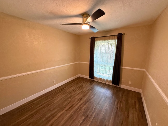 Building Photo - Move-In Special. Half off the first full month's rent with a 12-month lease.