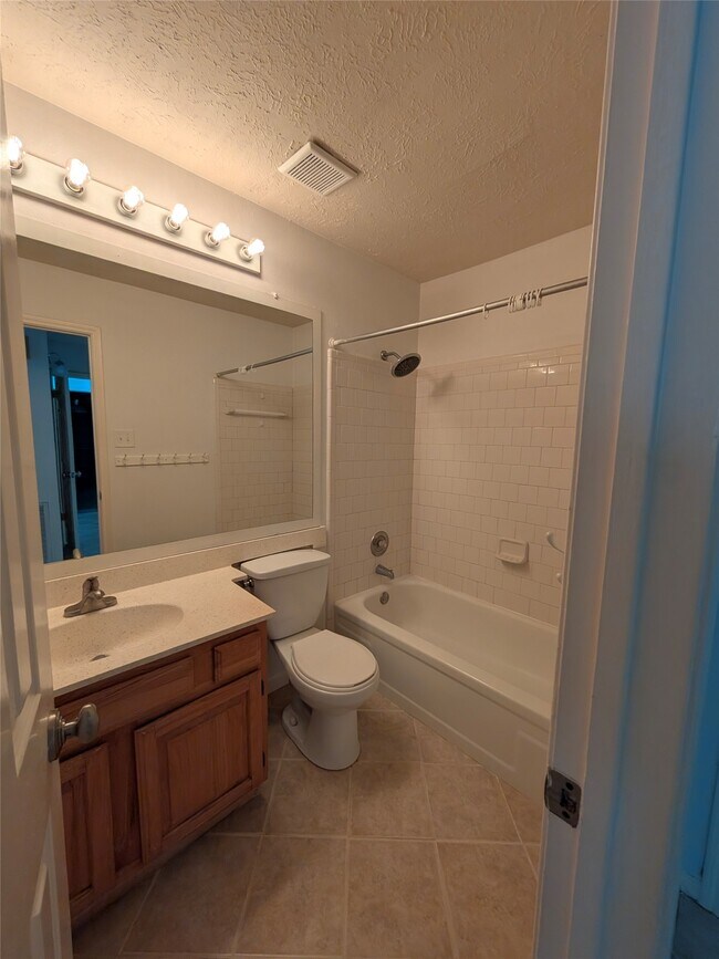 Building Photo - 3214 Kempwood Dr