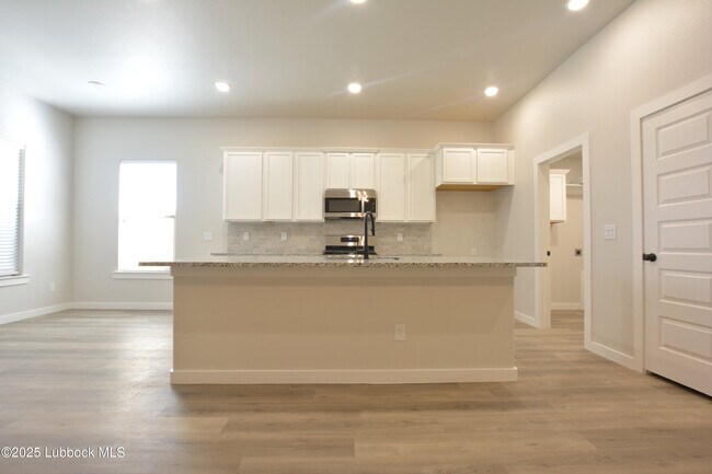 Building Photo - 10502 Abbeville Ave