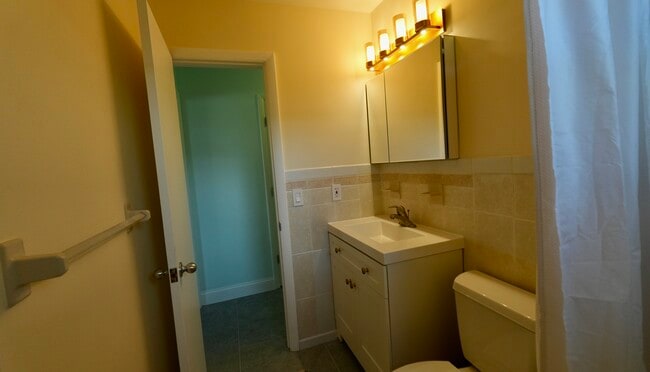 Building Photo - 3693 NE 20th Ave