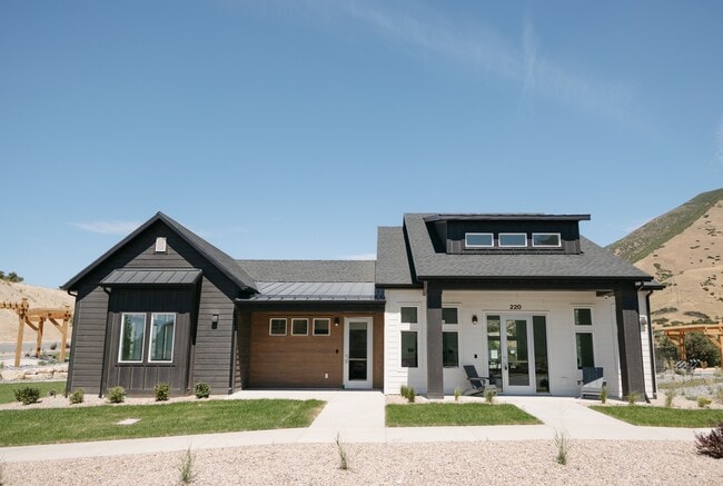 Building Photo - 4655 Alder Dr