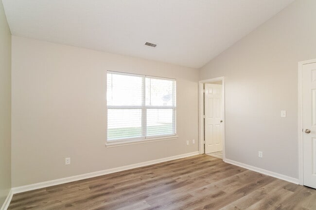 Building Photo - 6726 Oak Lake Dr