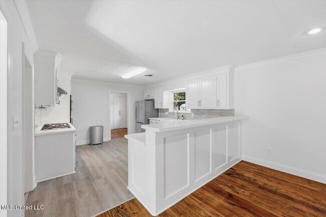 Building Photo - 144 Rollingwood Dr