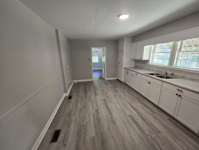 Building Photo - 137 Marshall Cir