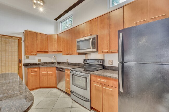 Building Photo - 536 Selma St