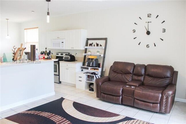 Building Photo - 2106 NE 40th Ave