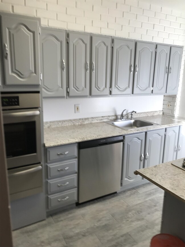 Building Photo - 3221 Wallford Dr