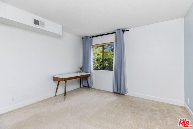 Building Photo - 1633 S Bentley Ave