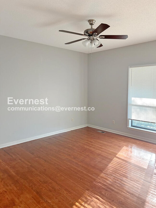 Building Photo - 2904 Pinetree St