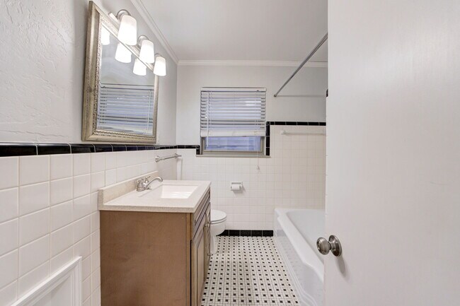 Building Photo - 4121 NW 20th St