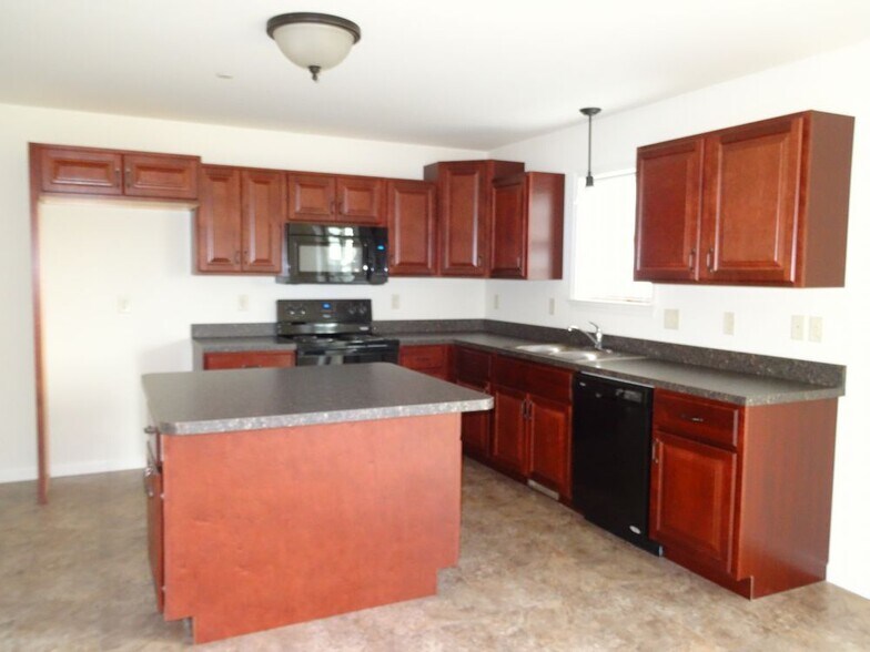 Building Photo - 330 Meadow View Dr