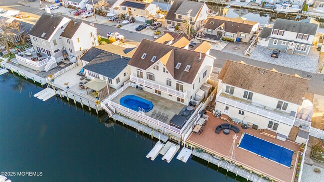 Building Photo - 3456 E Thistle Ave