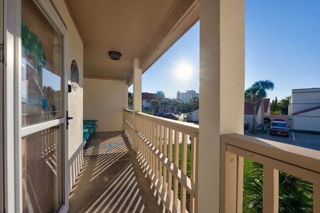 Building Photo - 17462 Front Beach Rd