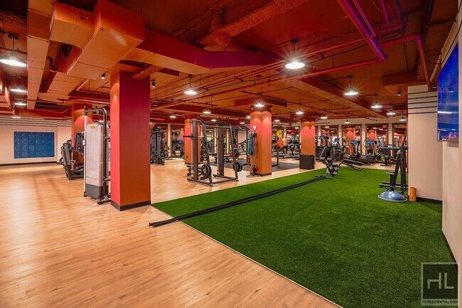 Building Photo - BROAD STREET