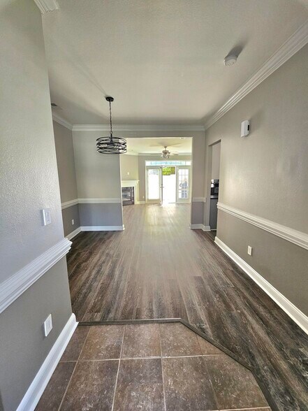 Building Photo - 5817 Fox Point Cir
