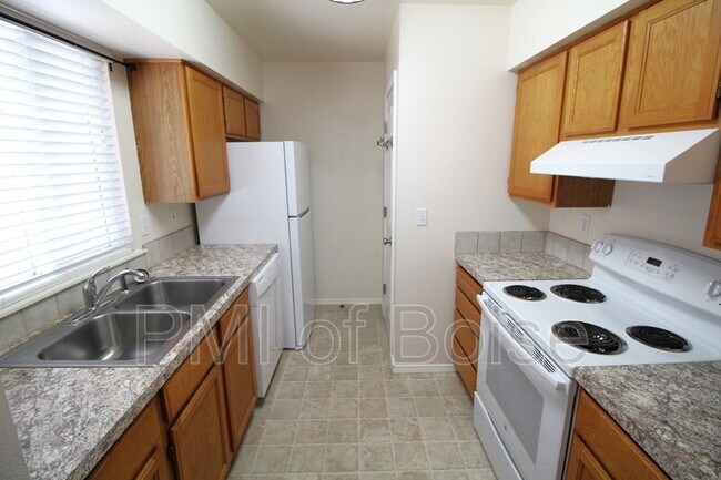 Building Photo - 633 W Idaho Ave