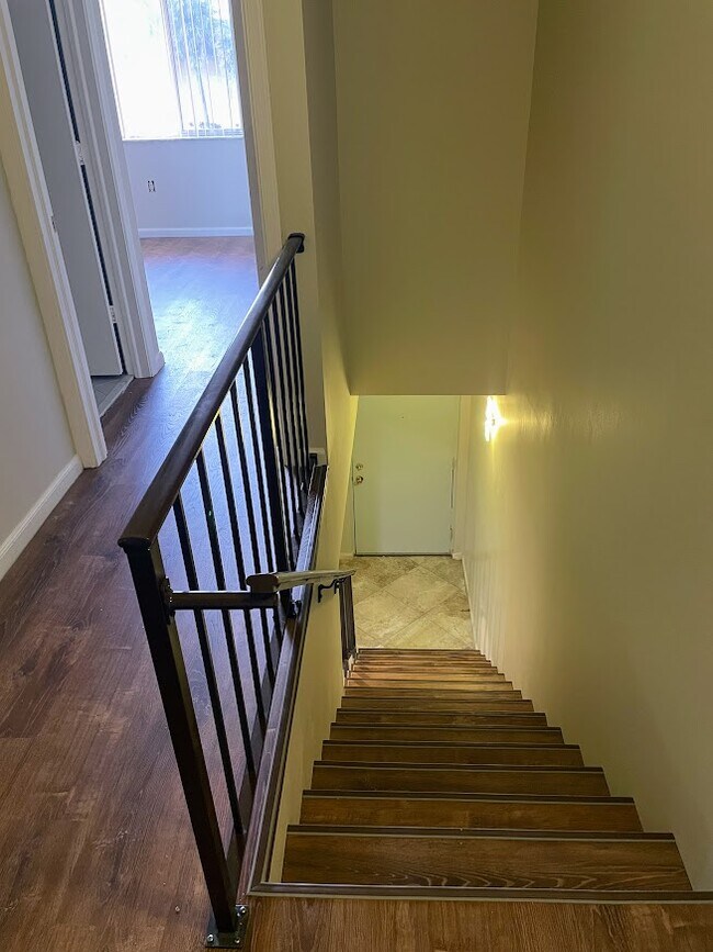 Building Photo - 892 SW 9th Street Cir
