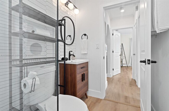 Building Photo - 1636 Arthur St