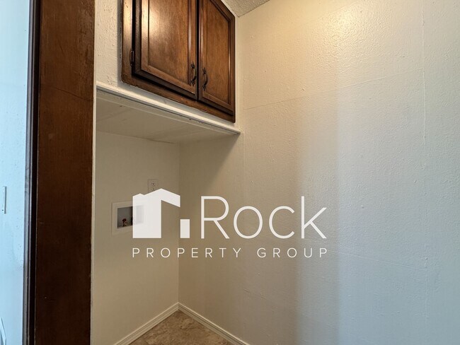 Building Photo - 3Bed/1Bath Home in Moore with Covered Fron...