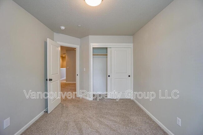 Building Photo - 5809 NE 71st Ave