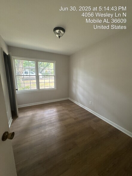 Building Photo - 4056 S Wesley Ln