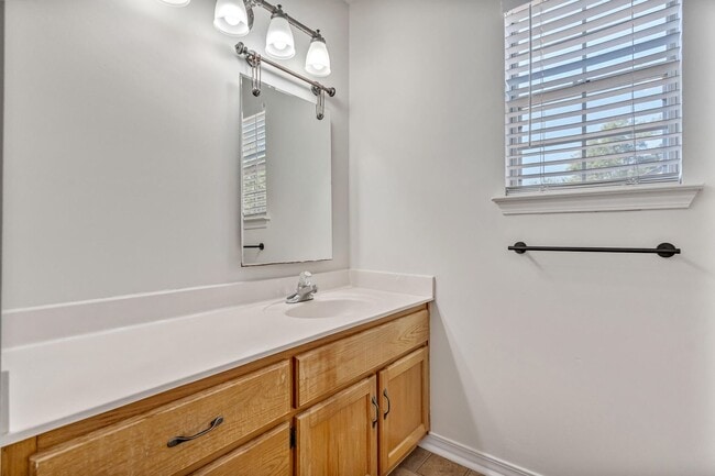 Building Photo - 3 Bedroom in Bluewater Bay!