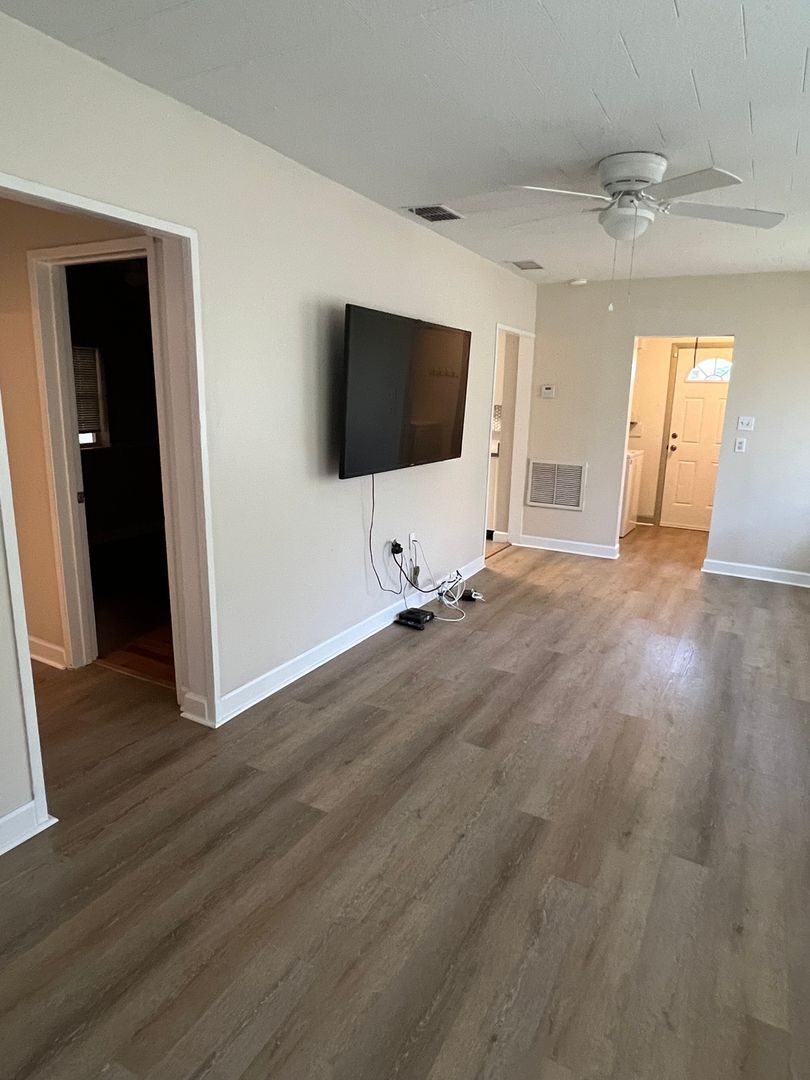 Building Photo - 2540 Elyria Ave