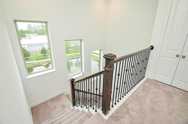 Building Photo - 11021 Mikula Dr