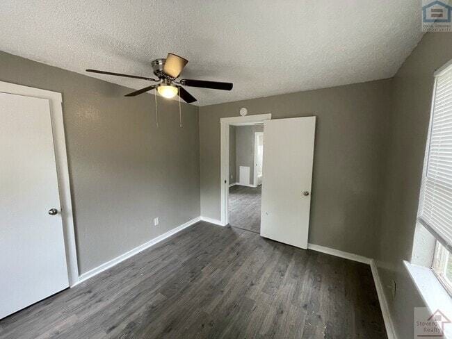 Building Photo - 307 SW 19th St