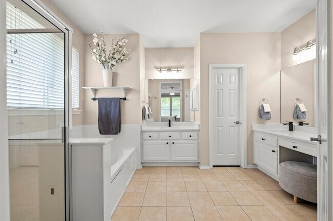 Building Photo - 11805 Emerald Falls Dr