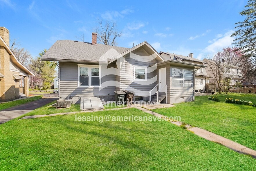 Building Photo - 908 E McClure Ave