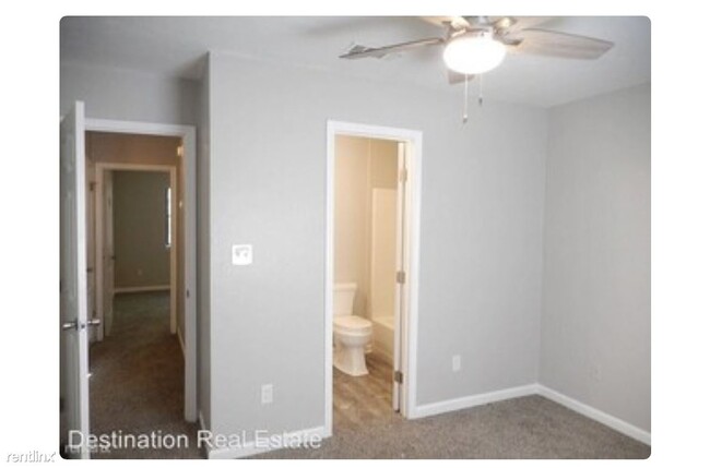 Building Photo - 2 br, 2.5 bath Triplex - 4883 Old Bainbrid...