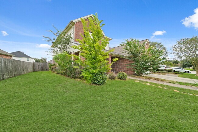 Building Photo - Spacious 4-Bedroom Home in Winfield Lakes