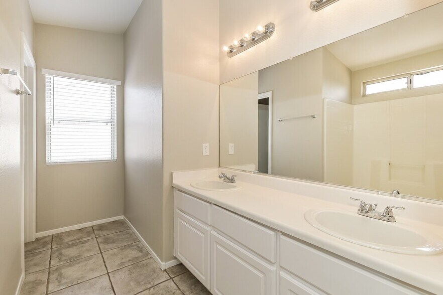 Building Photo - 1030 Blue Lantern Dr