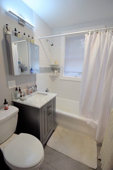 Building Photo - 235 Chestnut Hill Ave