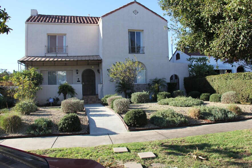 top floor unit - 1239 S Hudson Ave