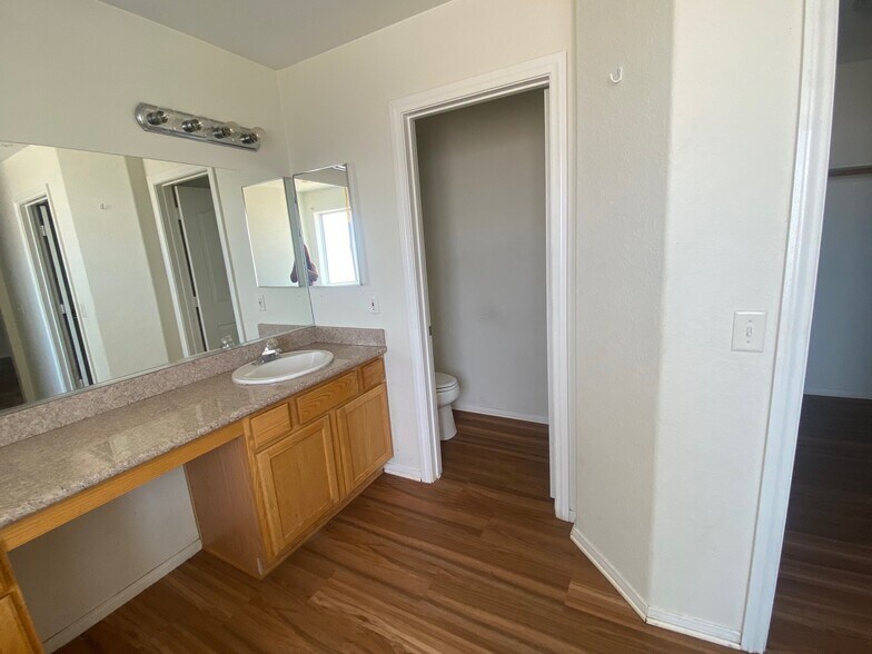 Building Photo - 3821 Ravine Ave