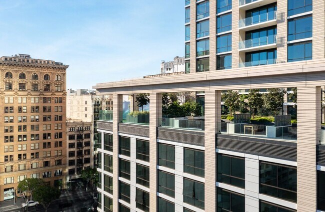 Building Photo - 400 S Broadway