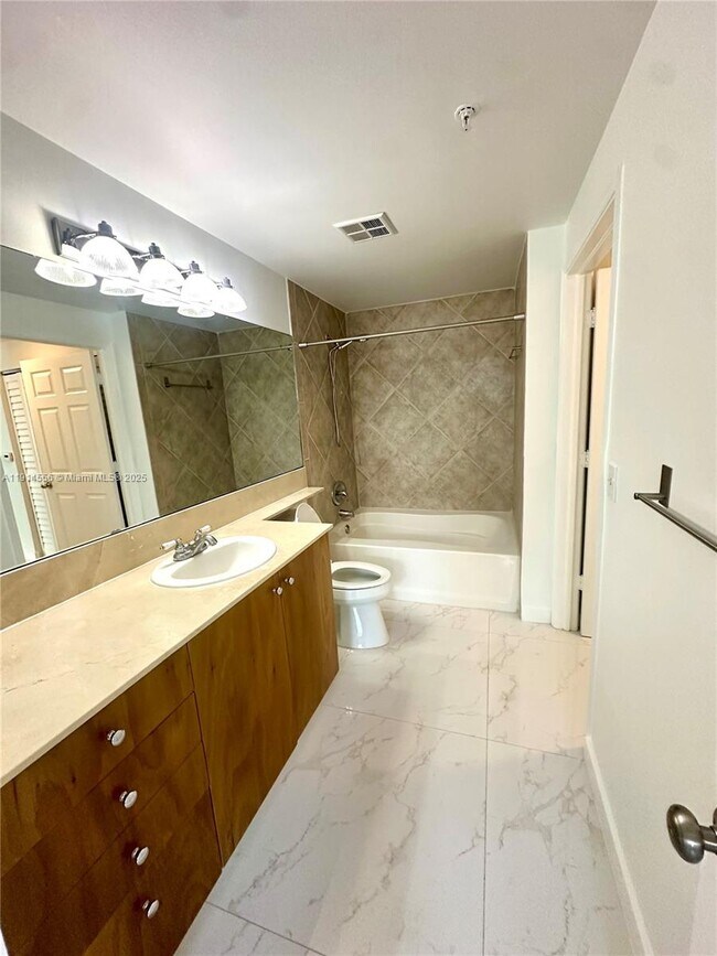 Building Photo - 806 E Windward Way