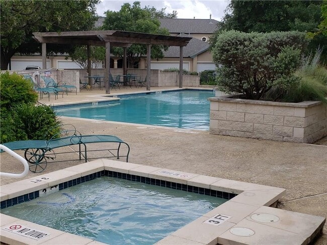 Building Photo - 2100 Pipers Field Dr