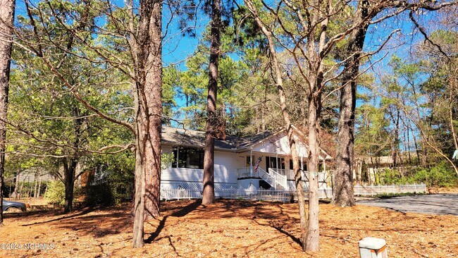 Building Photo - 1720 Longleaf Dr E