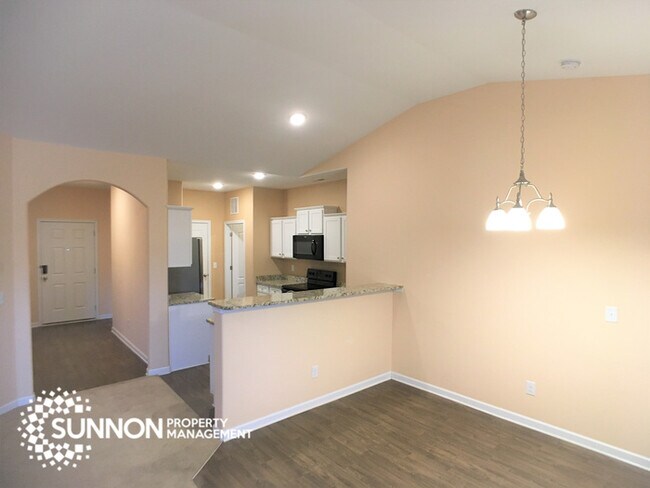 Building Photo - Beautiful 3BR 2BA Ranch with Backyard Oasis