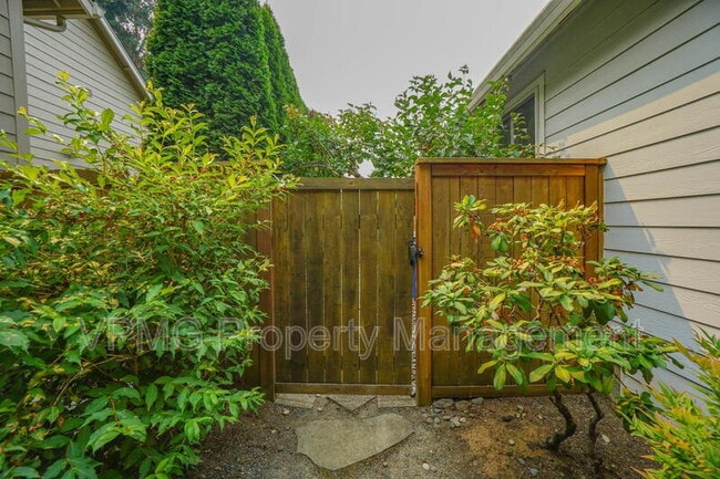 Building Photo - 1204 NE 89th Ave