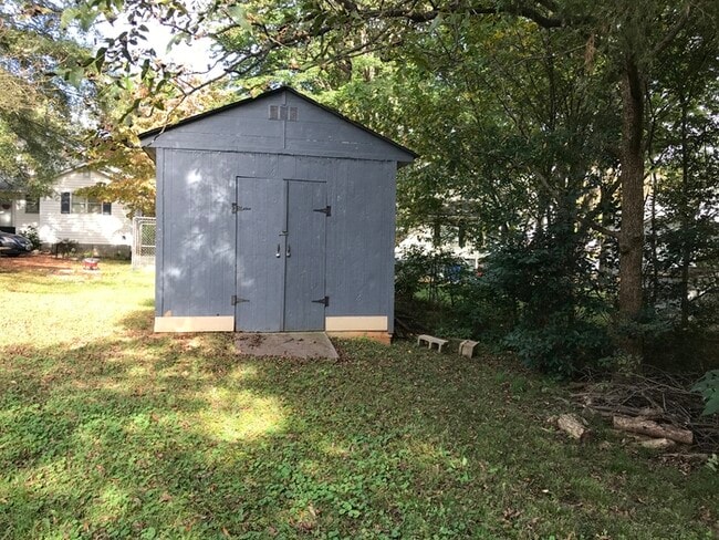 Building Photo - 402 Parker Ave