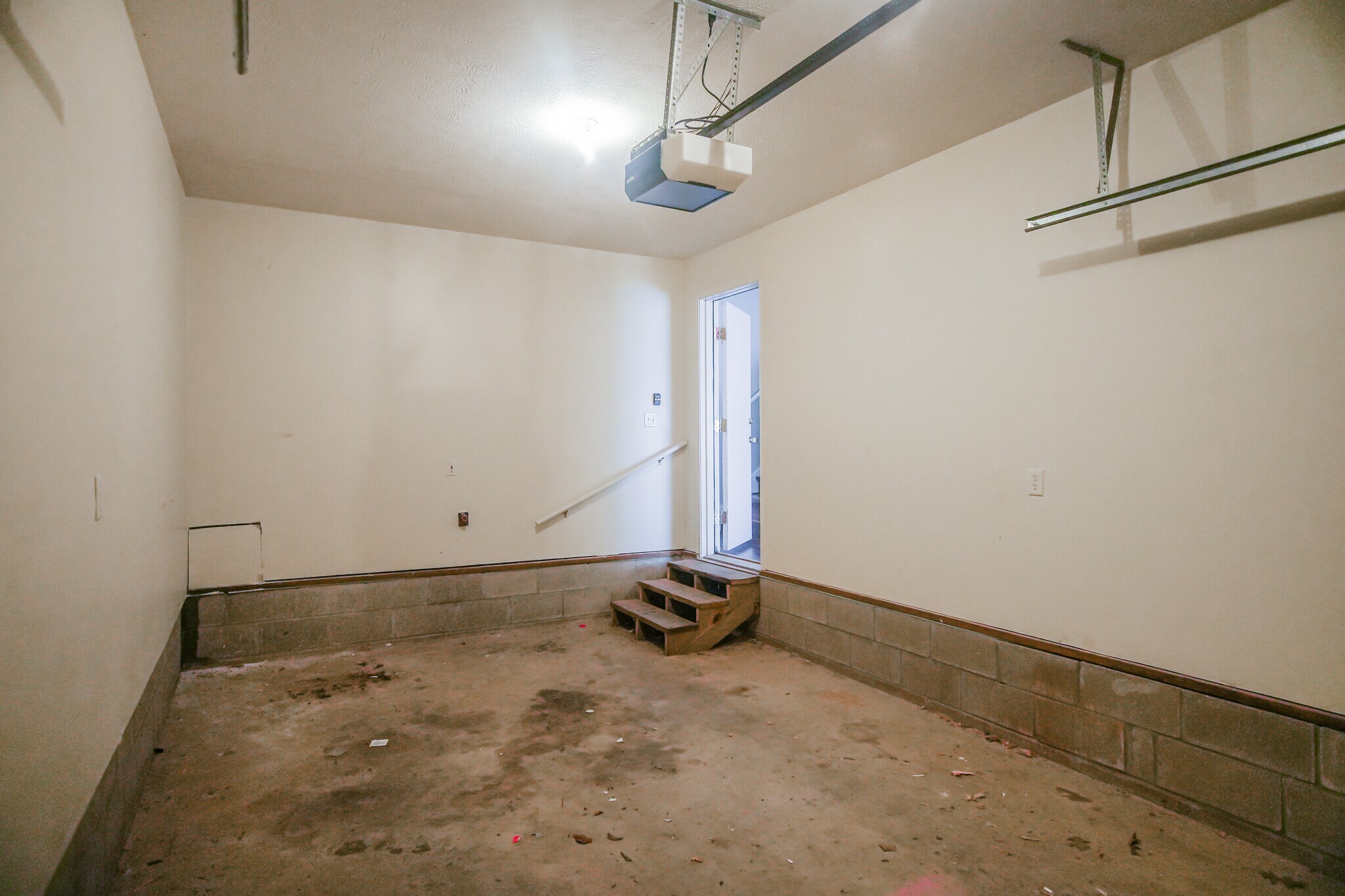 Garage - 3713 S Cramer Cir