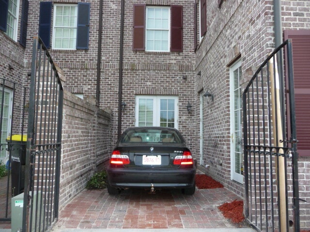 Building Photo - 407 E Hull St