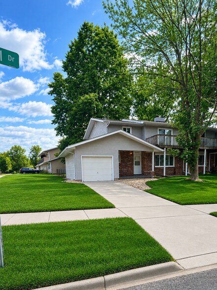 Building Photo - 3001 Churchill Dr