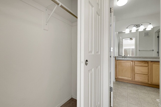 Building Photo - $2,250.00- 2 bed, 2 bath Condo with detach...